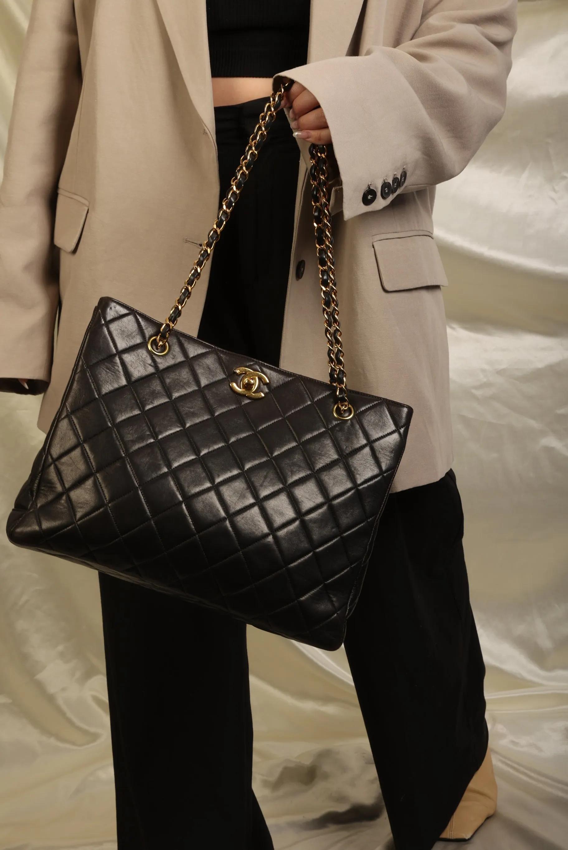 CL Lambskin Turnlock Chain Tote