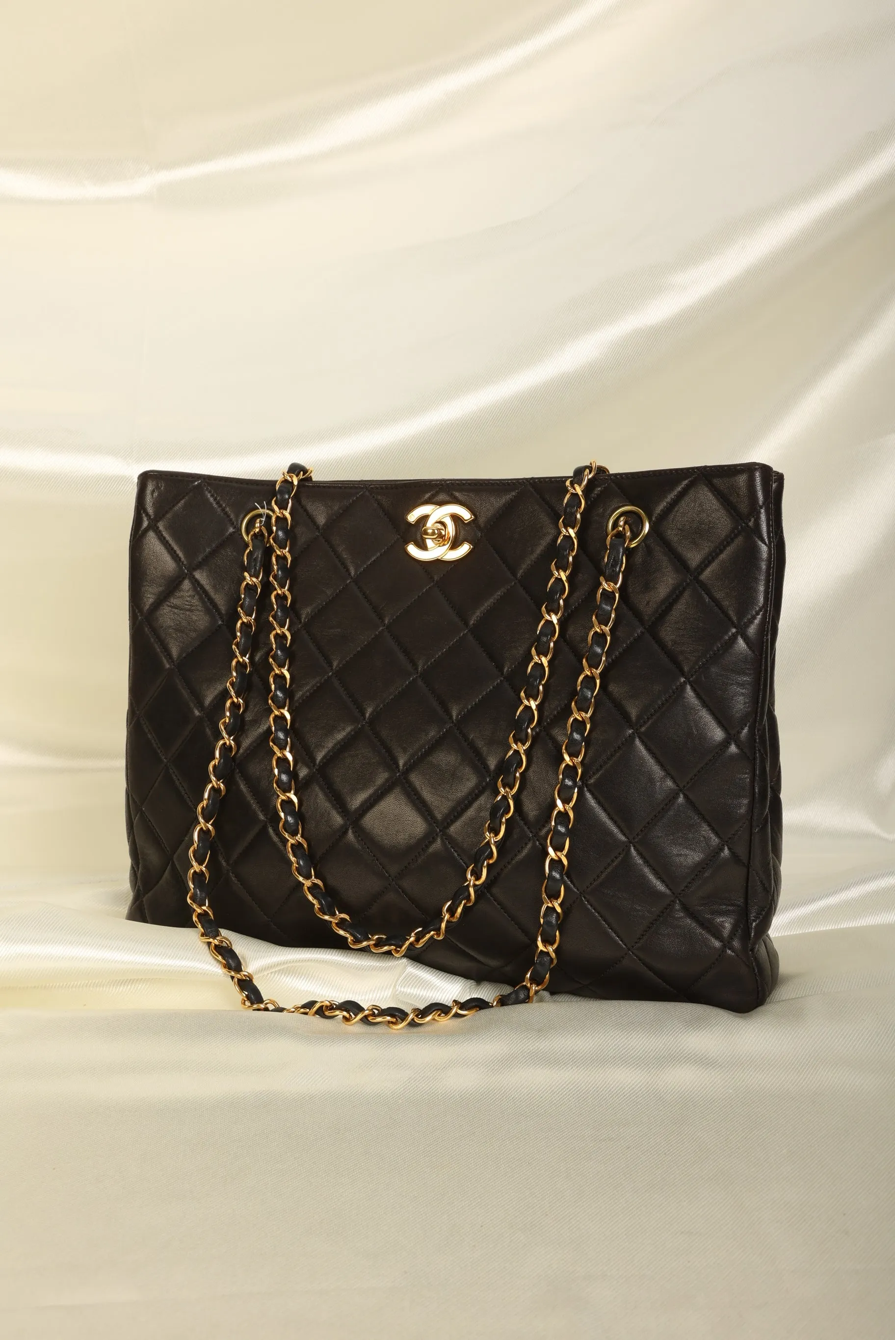 CL Lambskin Turnlock Chain Tote