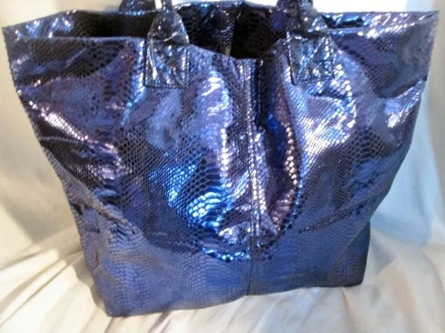 NEW MACY'S Vegan PYTHON SNAKESKIN Tote Shoulder Bag Carryall PURPLE METALLIC Purse